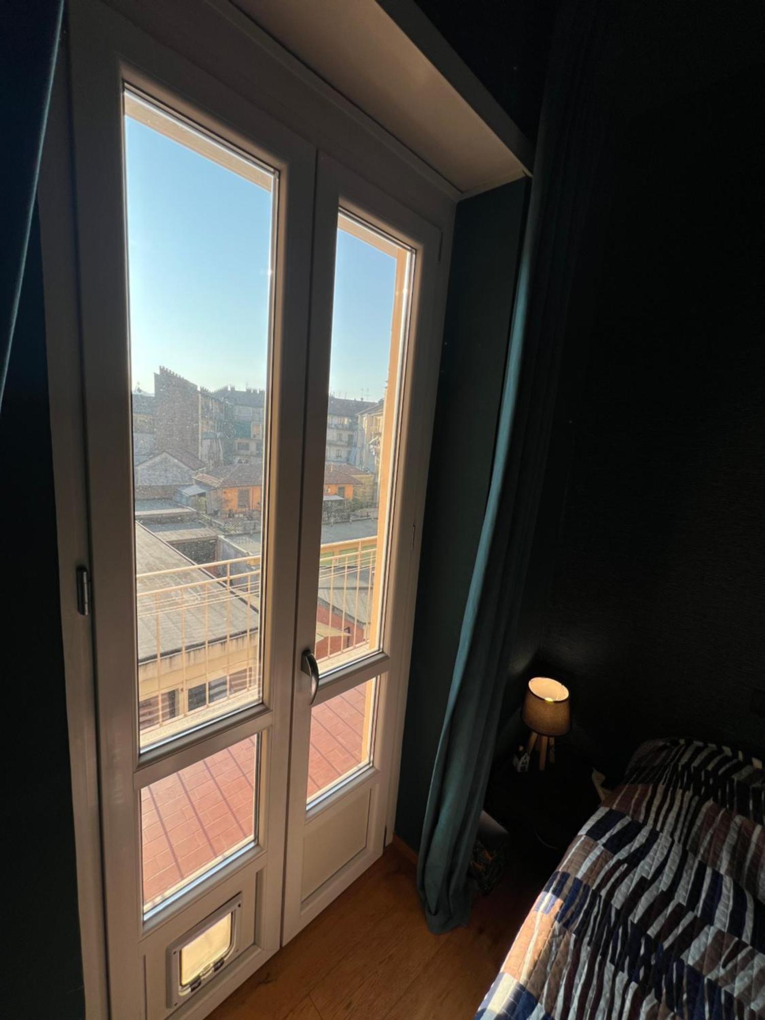 Room With Private Balcony On The Dora River Turin Exterior foto