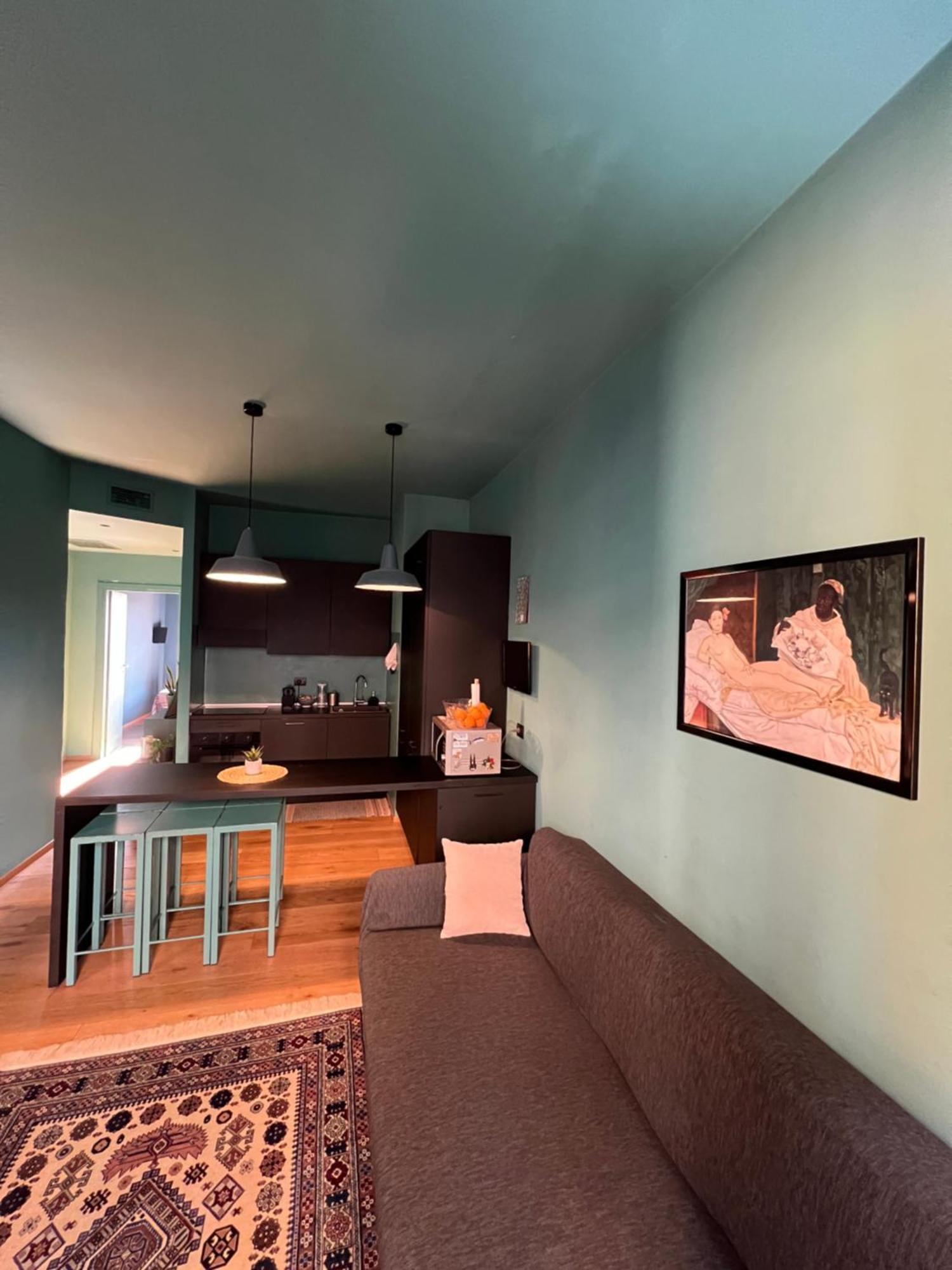 Room With Private Balcony On The Dora River Turin Exterior foto